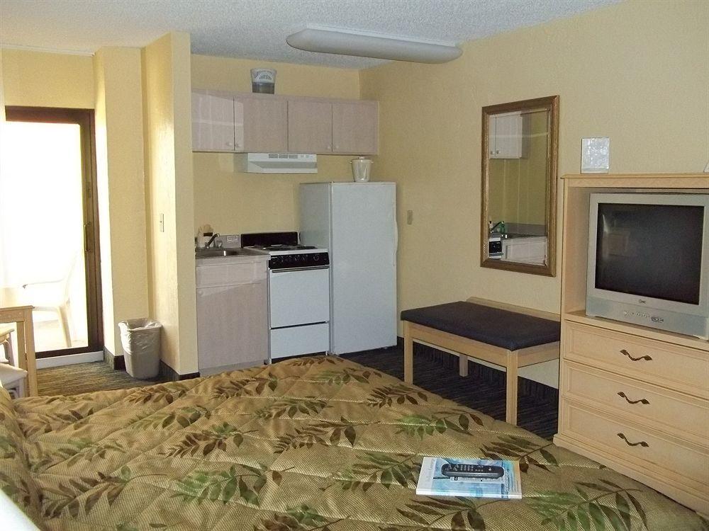 Holiday Inn Express & Suites Oceanfront Daytona Beach Shores By Ihg Exterior photo