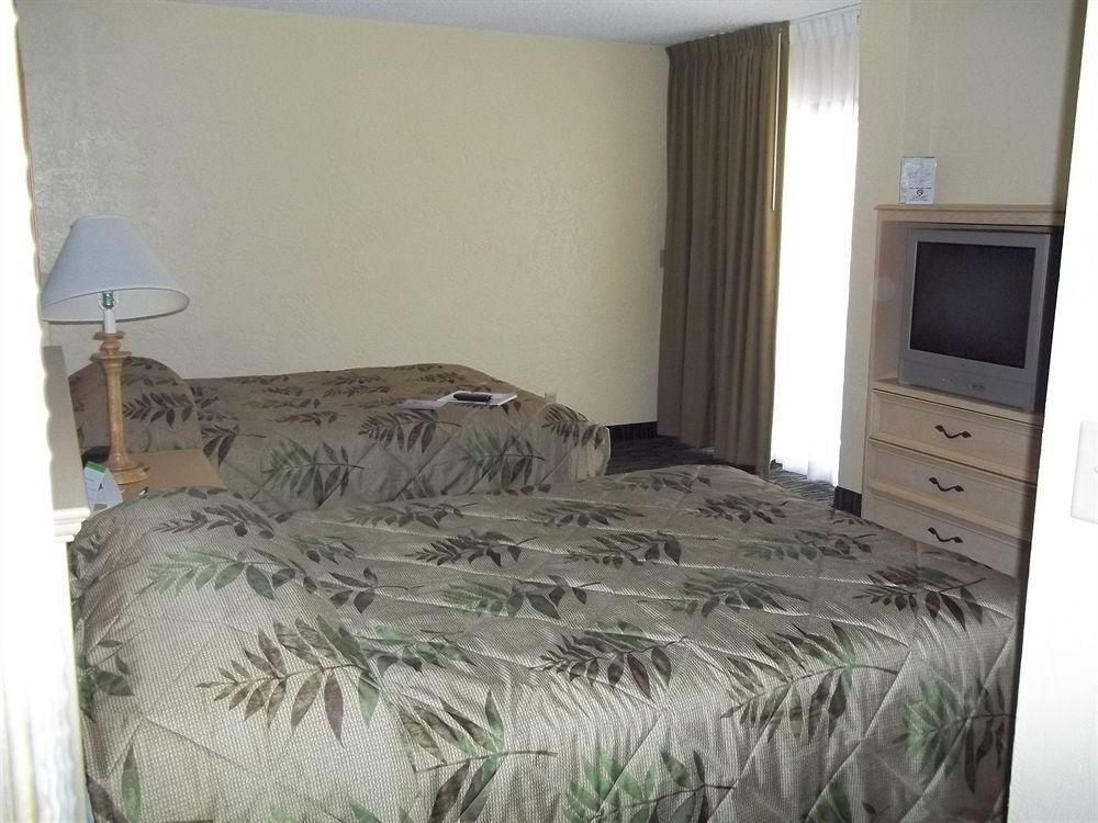 Holiday Inn Express & Suites Oceanfront Daytona Beach Shores By Ihg Exterior photo