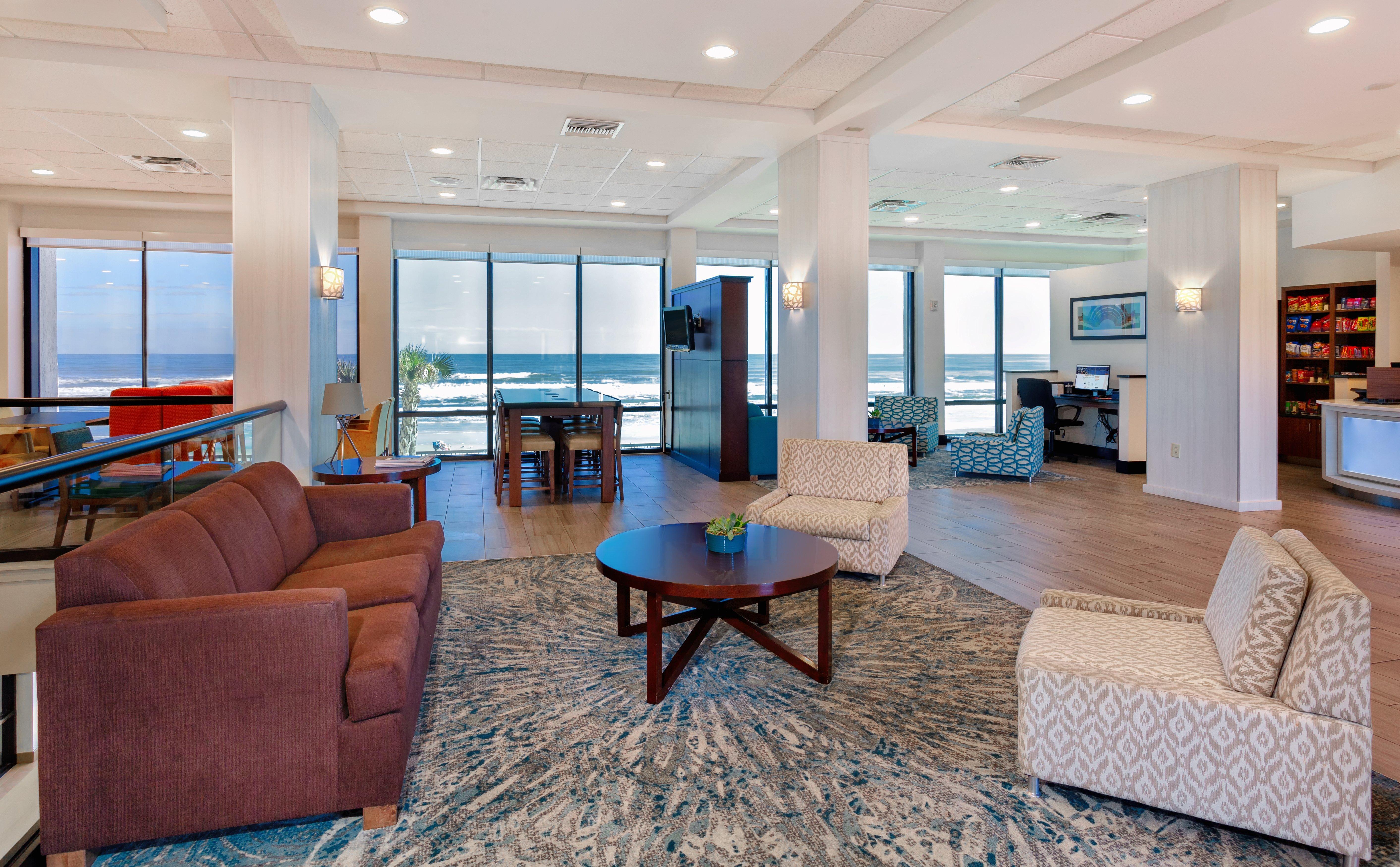 Holiday Inn Express & Suites Oceanfront Daytona Beach Shores By Ihg Exterior photo
