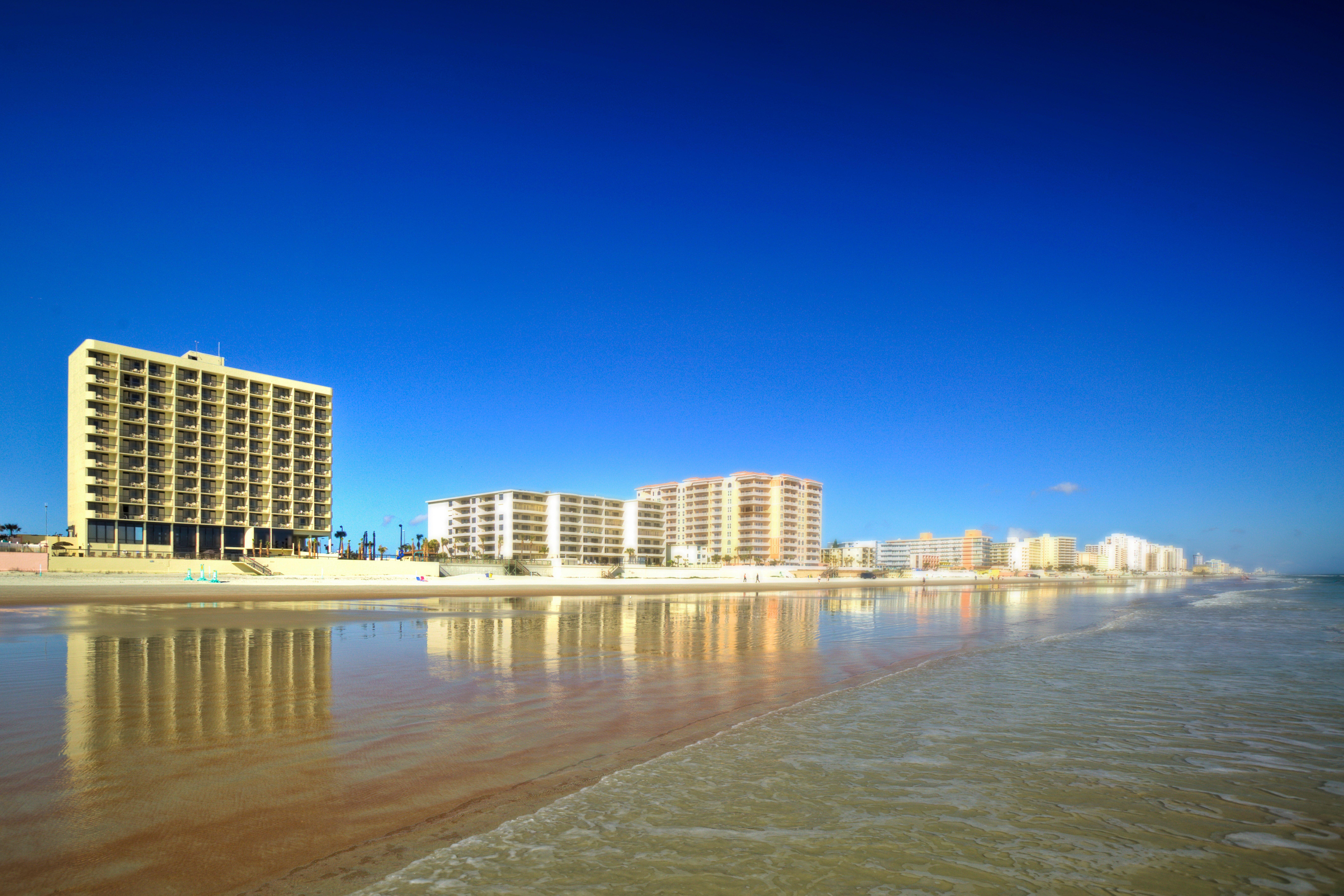 Holiday Inn Express & Suites Oceanfront Daytona Beach Shores By Ihg Exterior photo