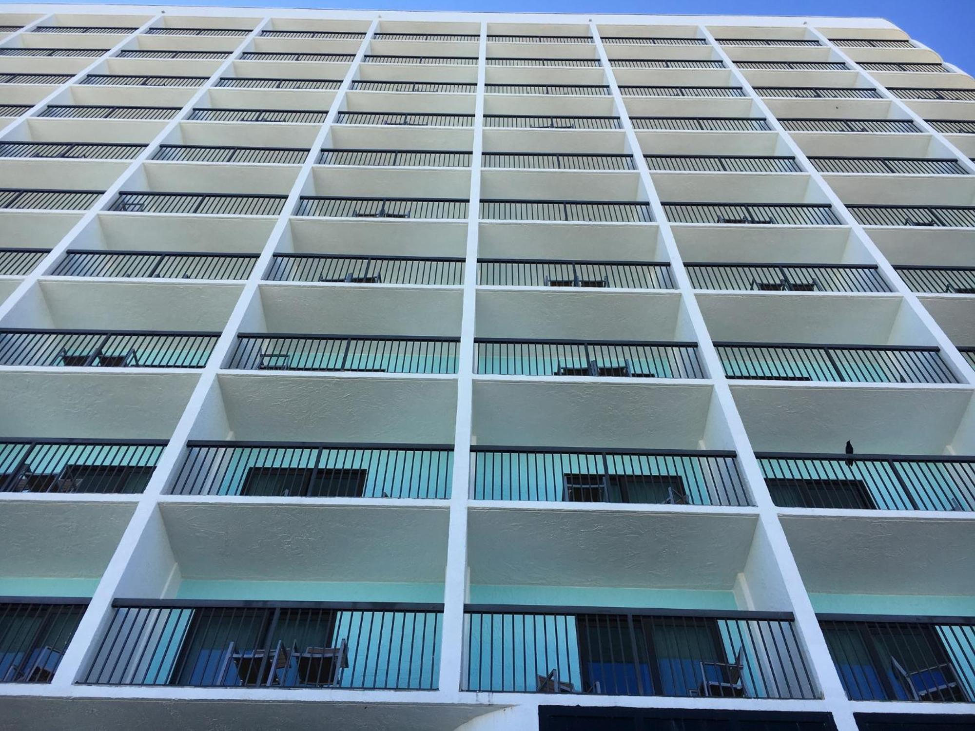 Holiday Inn Express & Suites Oceanfront Daytona Beach Shores By Ihg Exterior photo