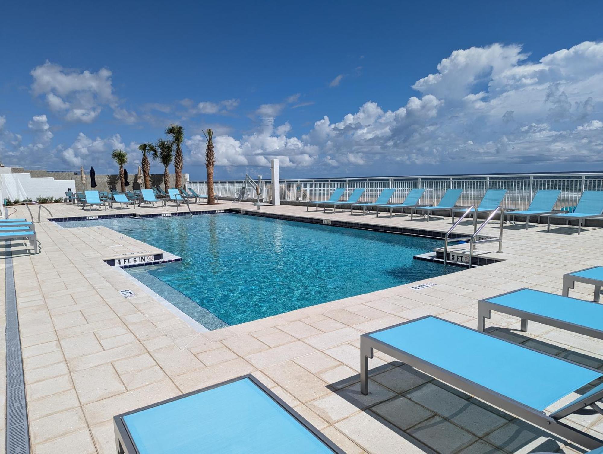 Holiday Inn Express & Suites Oceanfront Daytona Beach Shores By Ihg Exterior photo