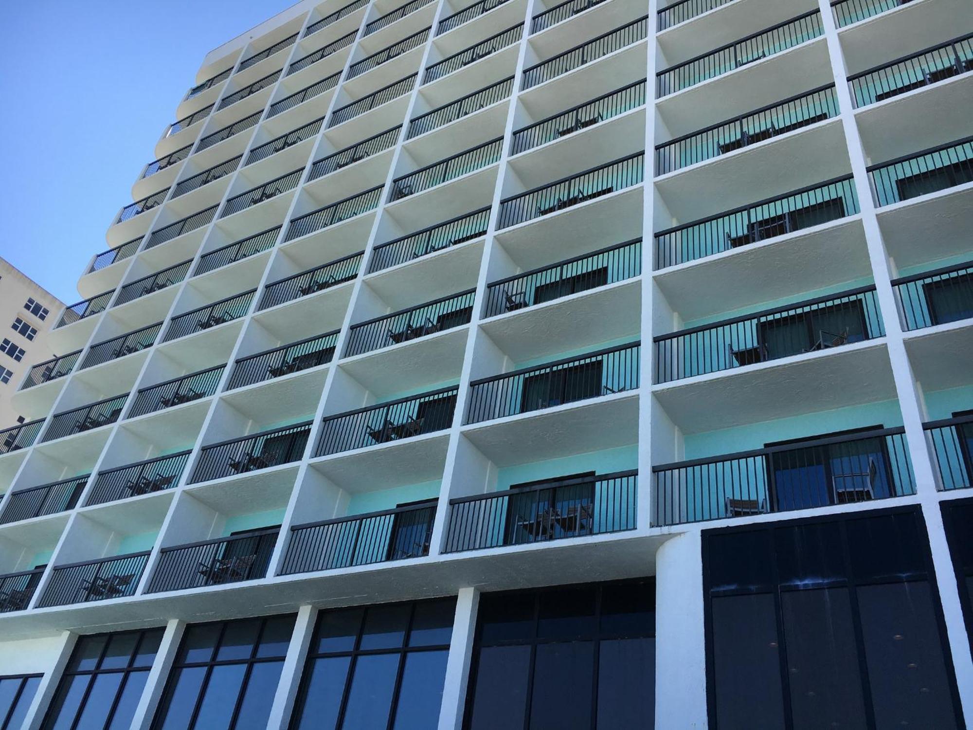 Holiday Inn Express & Suites Oceanfront Daytona Beach Shores By Ihg Exterior photo