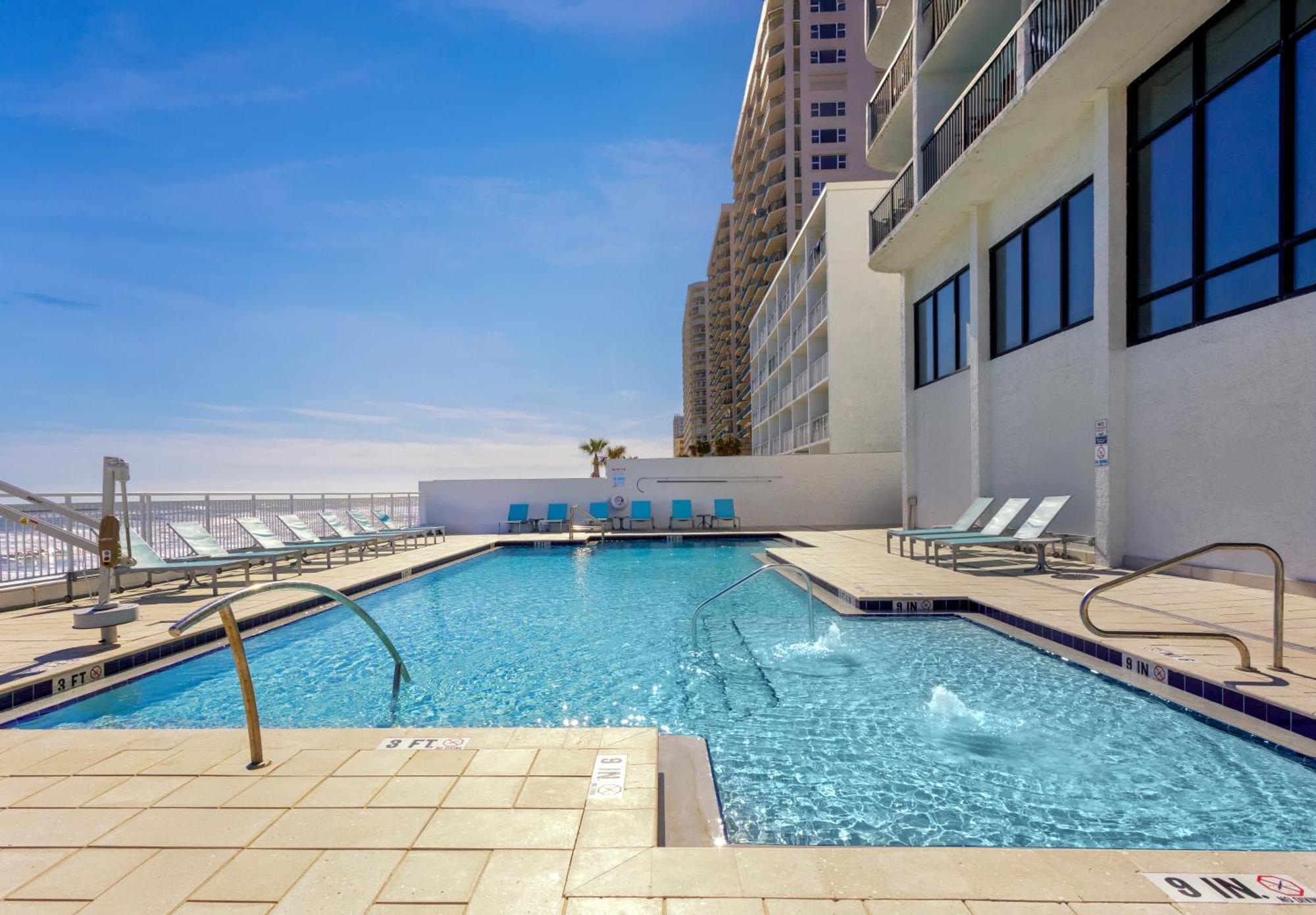Holiday Inn Express & Suites Oceanfront Daytona Beach Shores By Ihg Exterior photo