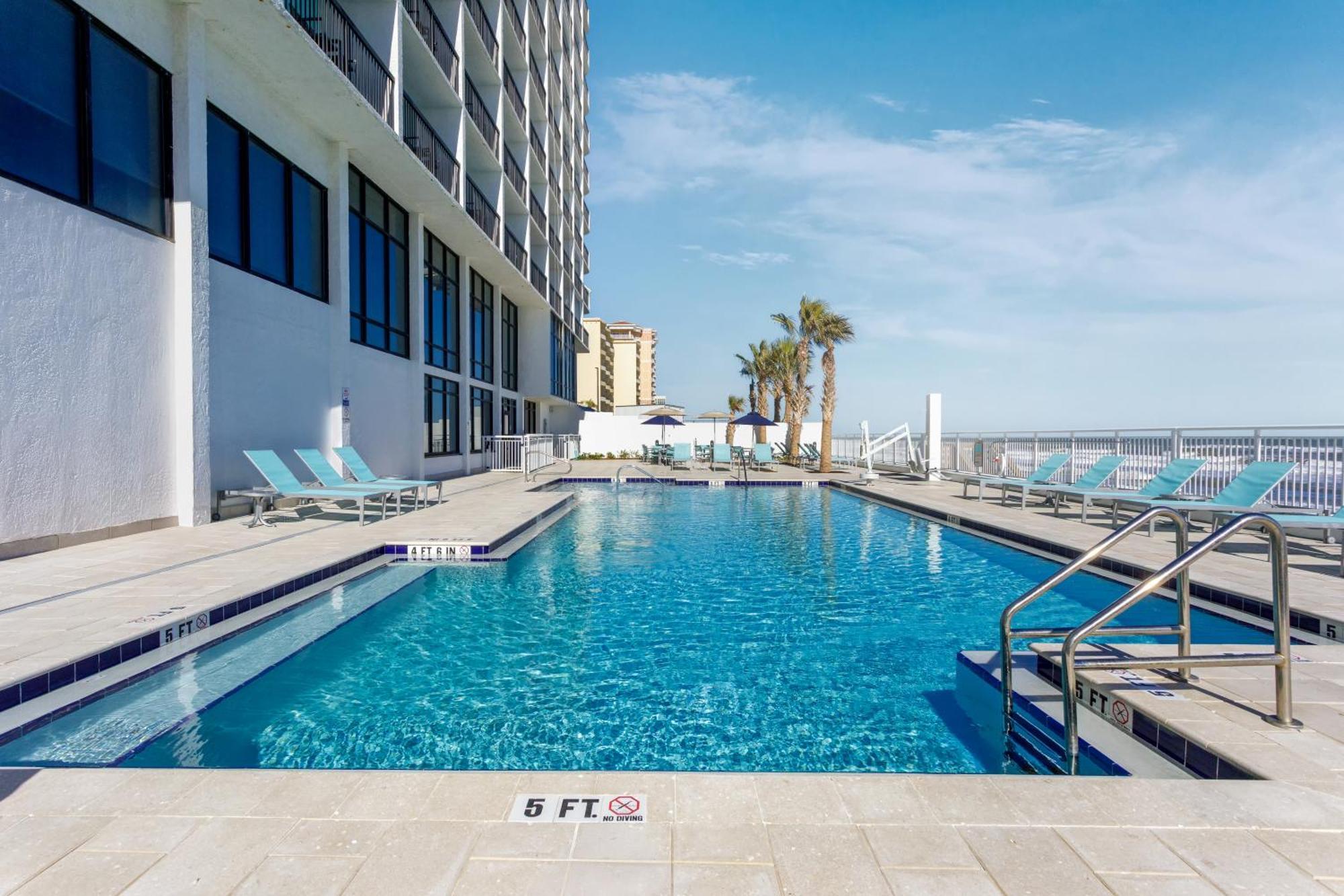 Holiday Inn Express & Suites Oceanfront Daytona Beach Shores By Ihg Exterior photo