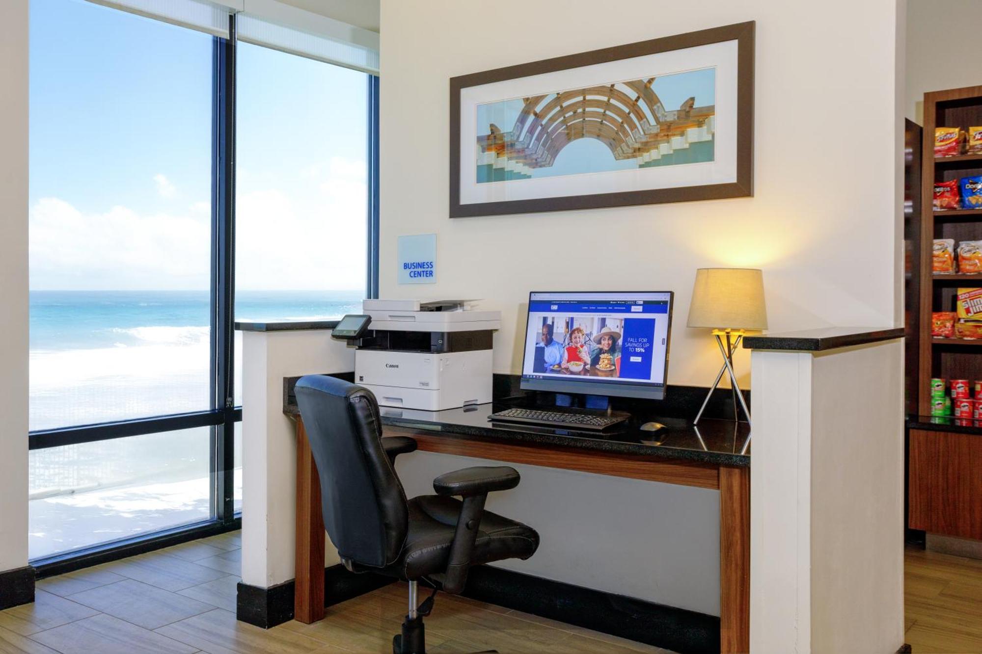 Holiday Inn Express & Suites Oceanfront Daytona Beach Shores By Ihg Exterior photo