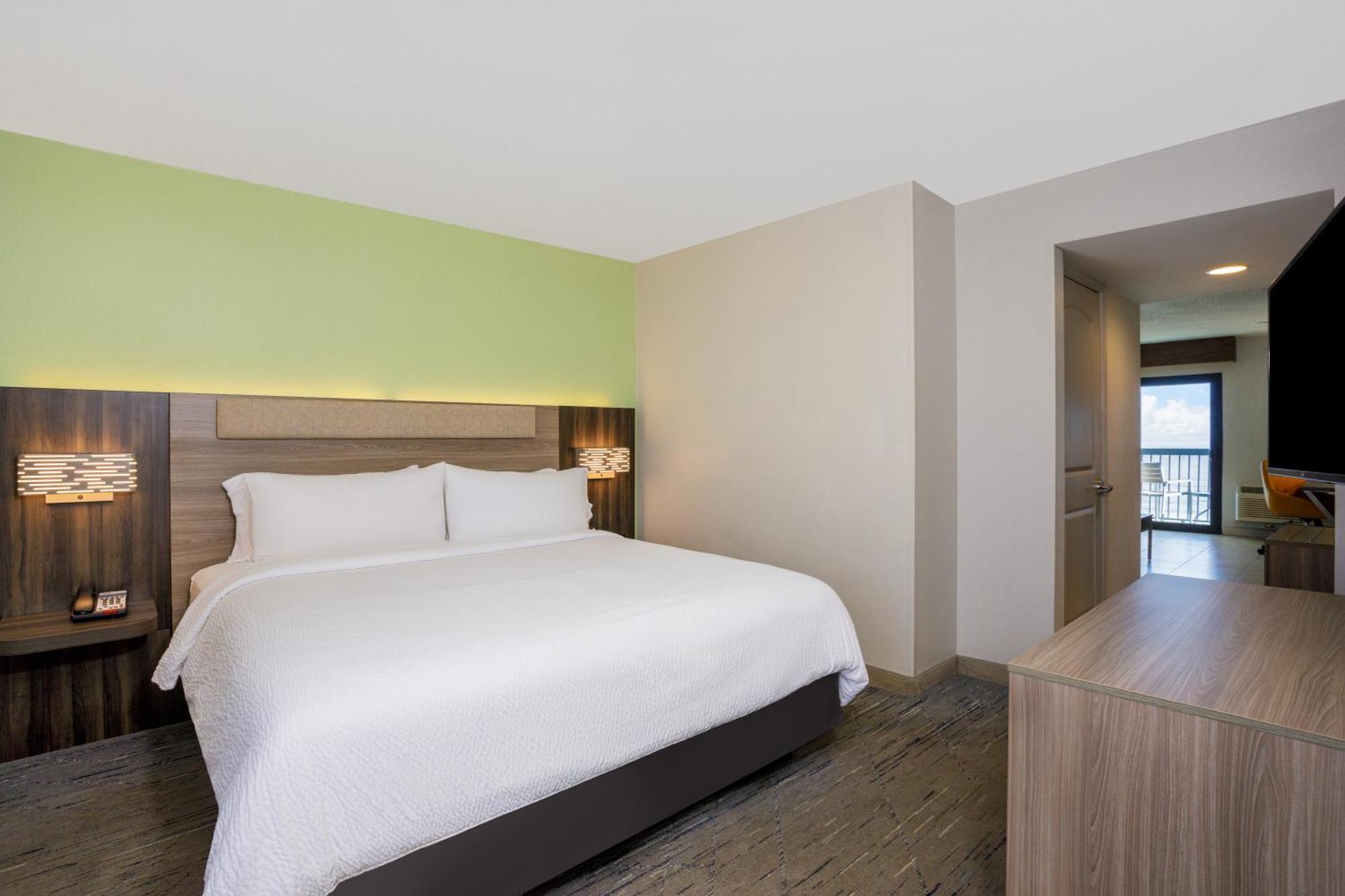 Holiday Inn Express & Suites Oceanfront Daytona Beach Shores By Ihg Exterior photo