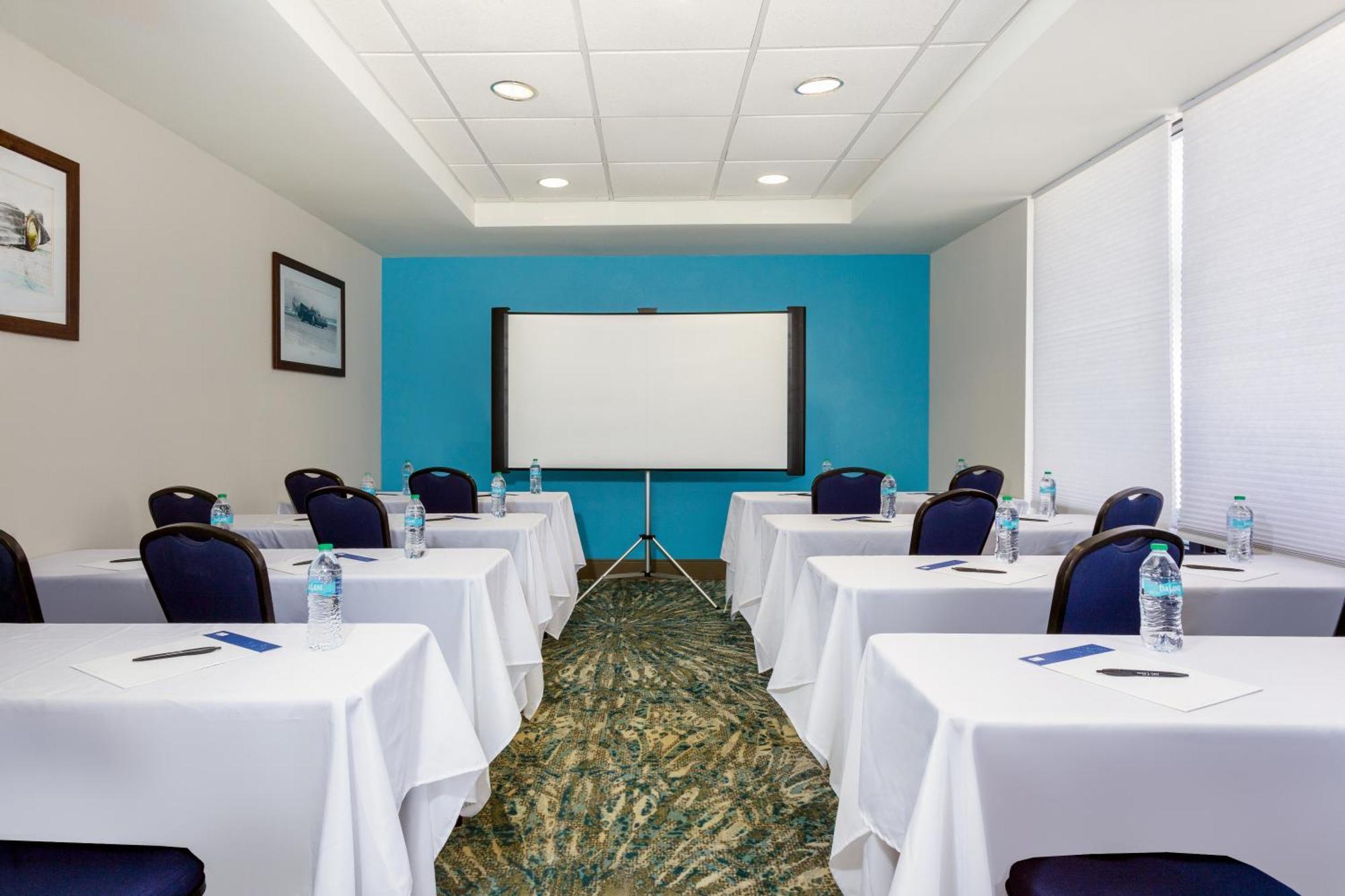 Holiday Inn Express & Suites Oceanfront Daytona Beach Shores By Ihg Exterior photo