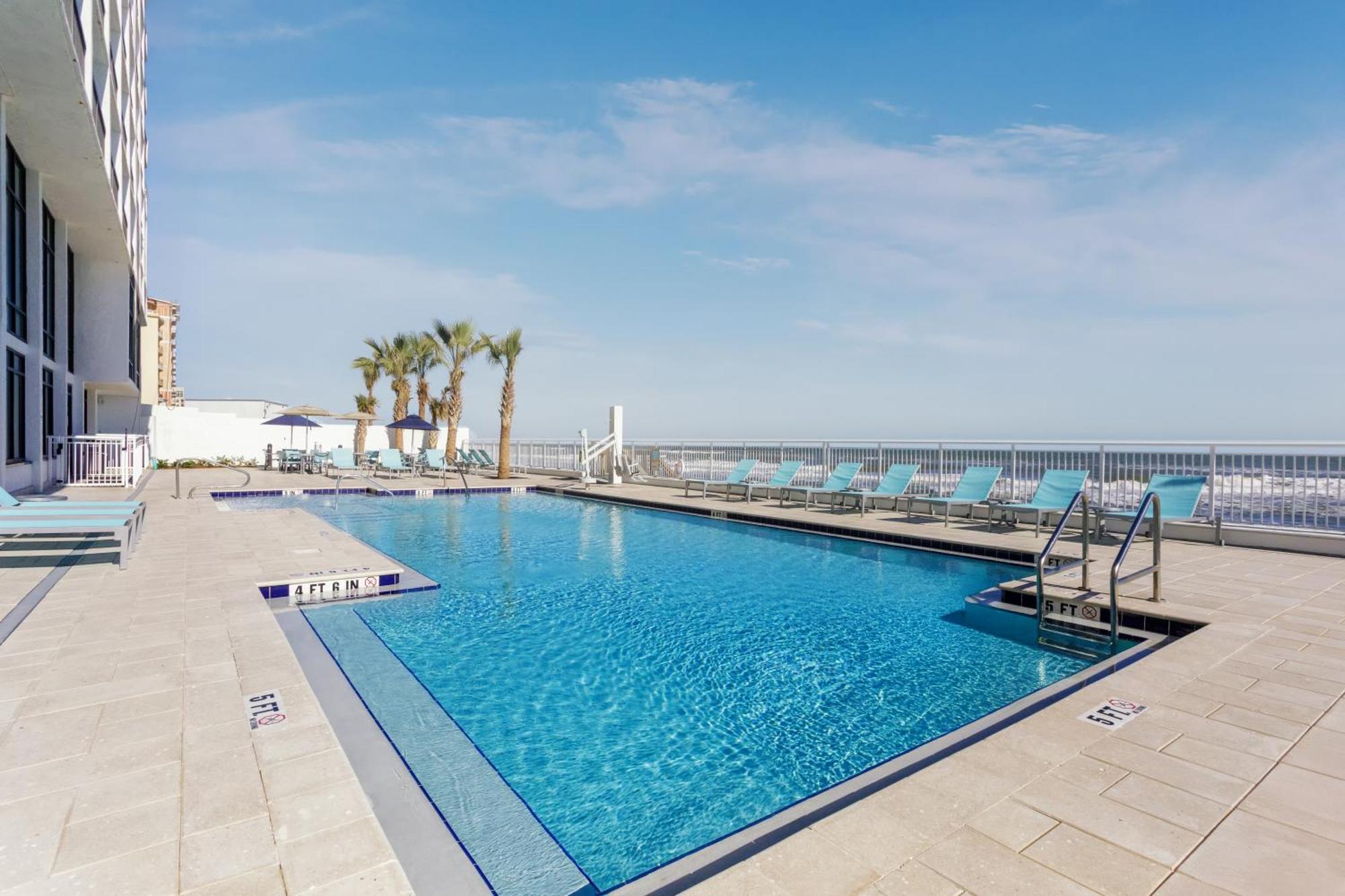 Holiday Inn Express & Suites Oceanfront Daytona Beach Shores By Ihg Exterior photo