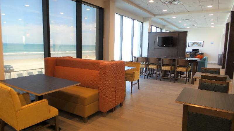 Holiday Inn Express & Suites Oceanfront Daytona Beach Shores By Ihg Exterior photo